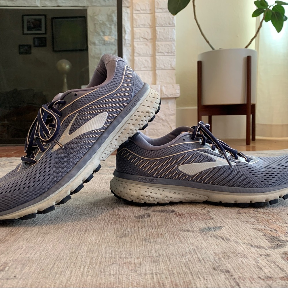 Women’s size 9 Brooks Ghost 12